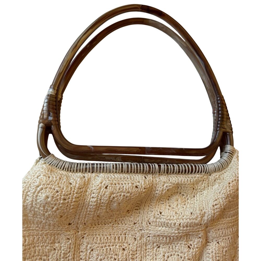 Vintage 70s Crochet handbag cream wood handles Boho knit macrame Cottagecore - Picture 2 of 4